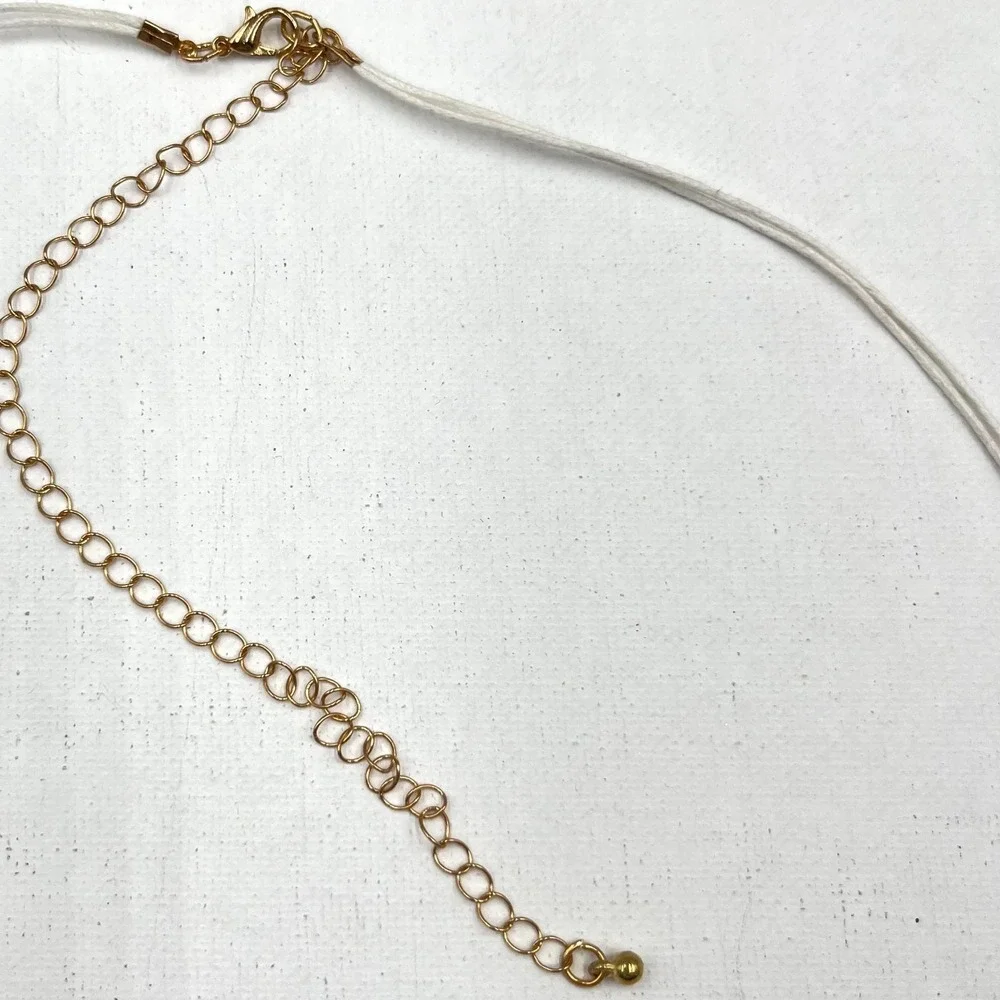 Vintage Natural Cowrie Shell Necklace Gold Metallic Accent Cream Cord Beachy Y2K - Picture 4 of 12